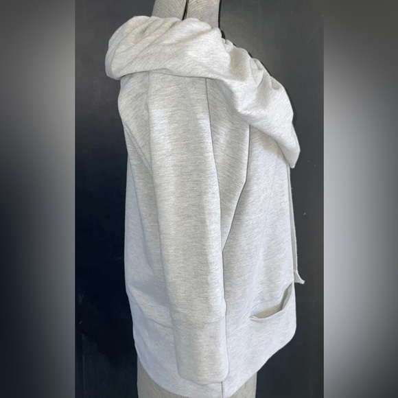 ⭐️ NWOT Grey Zip Up Sweater Ruffle Neck 3/4 Sleeve With Pockets M/L Super Soft - Picture 2 of 6